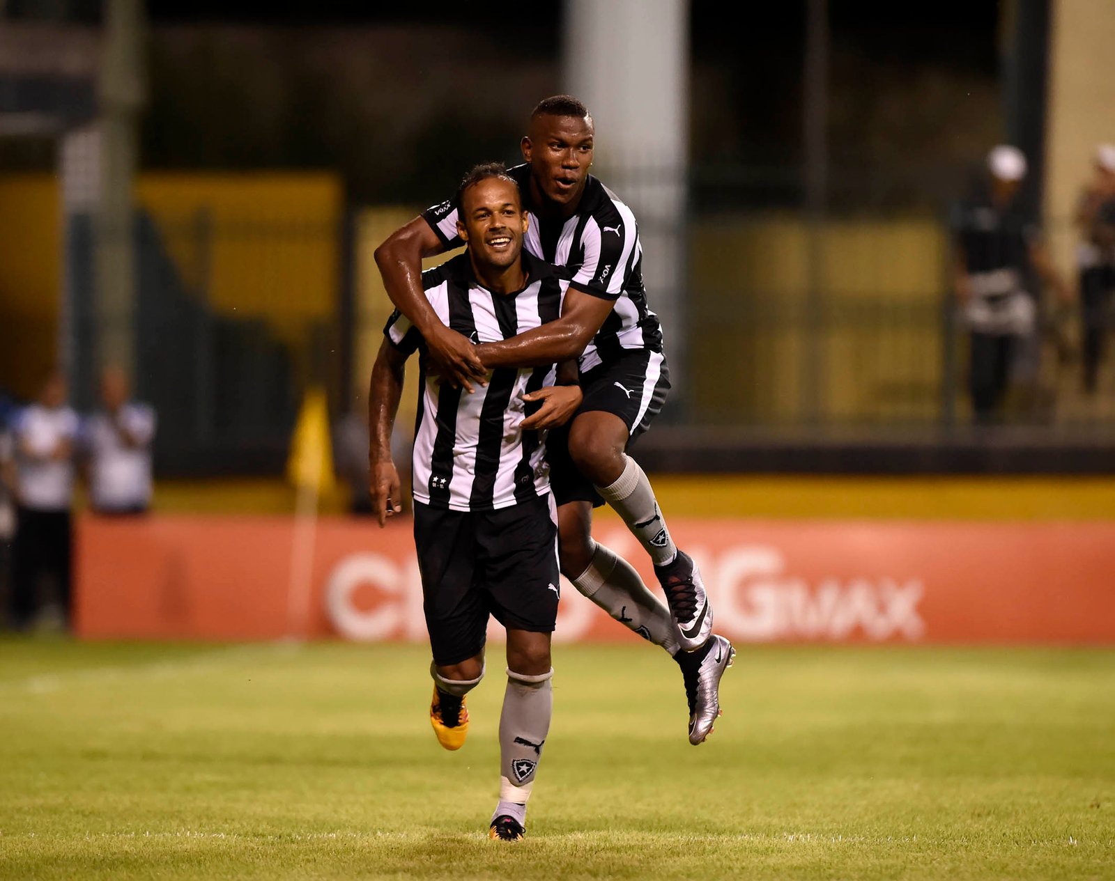 Botafogo Vence O Madureira Placar Magro E Chega A Vice Lideran A