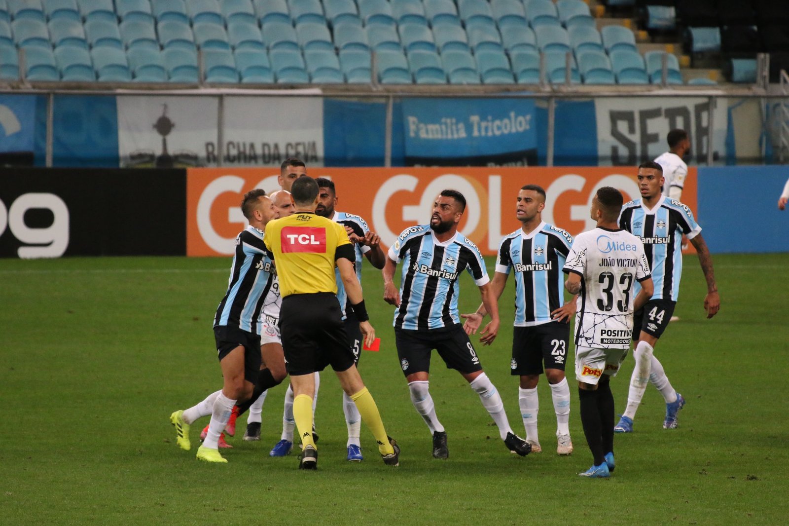 Expulso Contra O Corinthians Maicon Se Revolta Arbitragem Ladr O