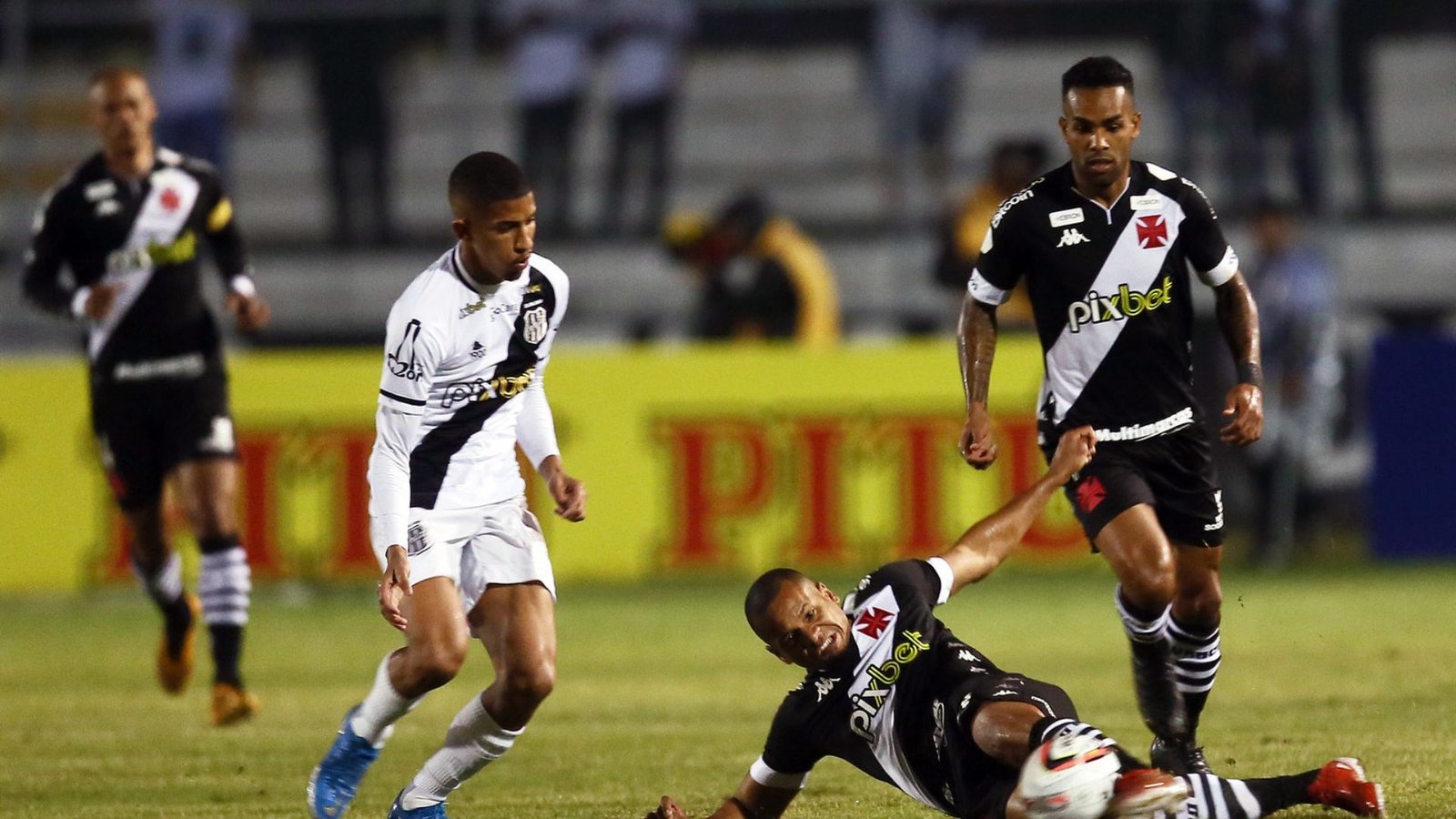 Alex Teixeira e Emílio Faro lamentam derrota do Vasco para a Ponte