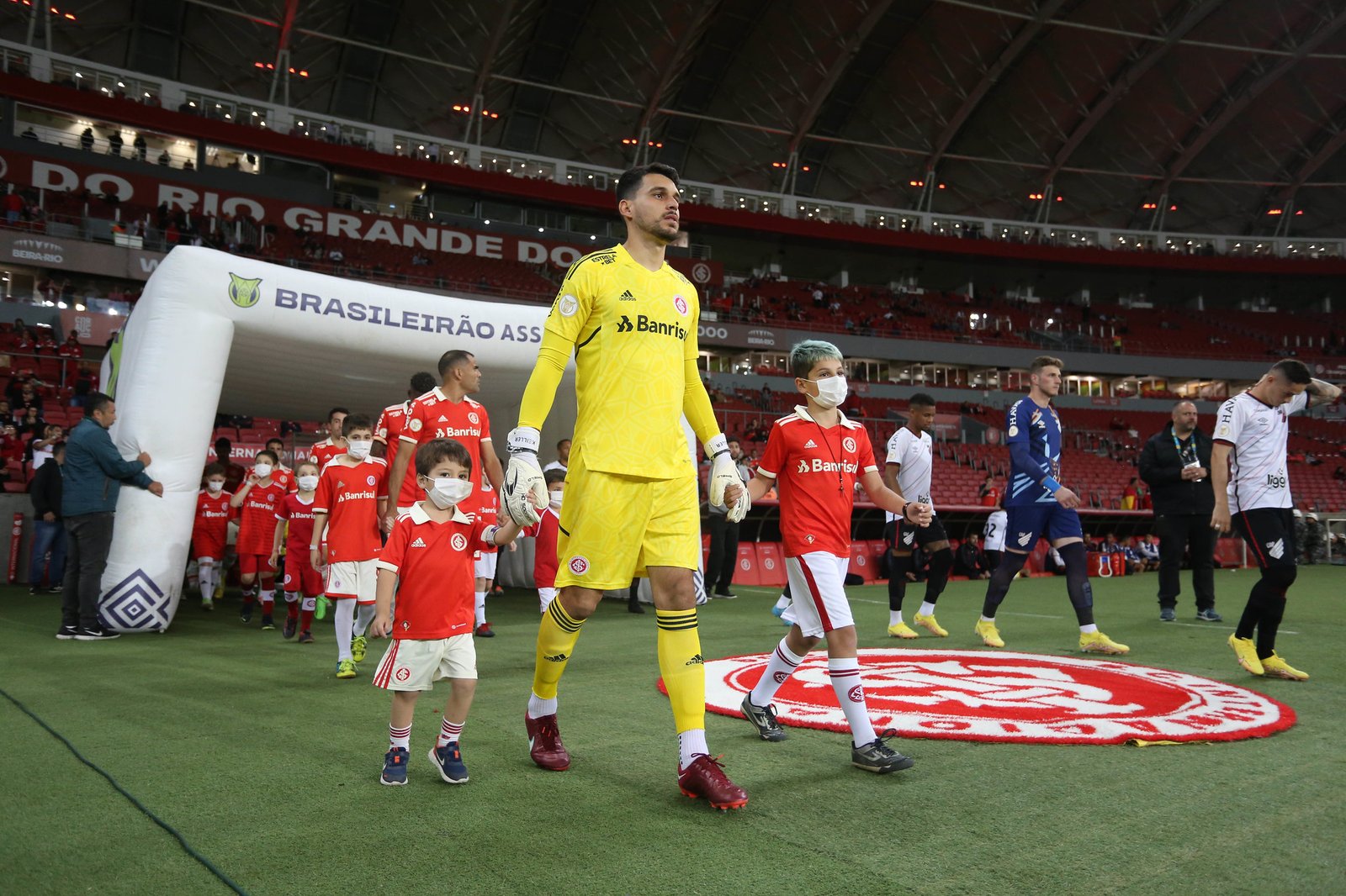 Inter Renova Contrato De Keiller Veja N Meros Do Goleiro Mercado Do