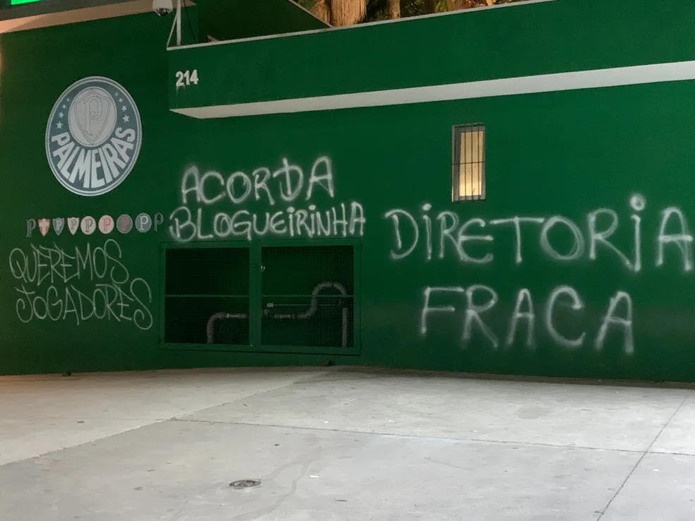 V Deo Mostra Torcedores Do Palmeiras Pichando Muros Do Allianz Veja