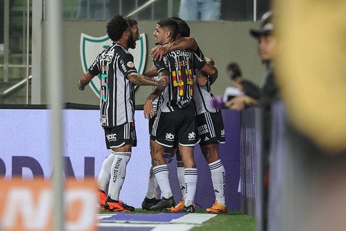 Hulk Marca Dois E Atl Tico Mg Vence Athletico No Brasileir O Mercado