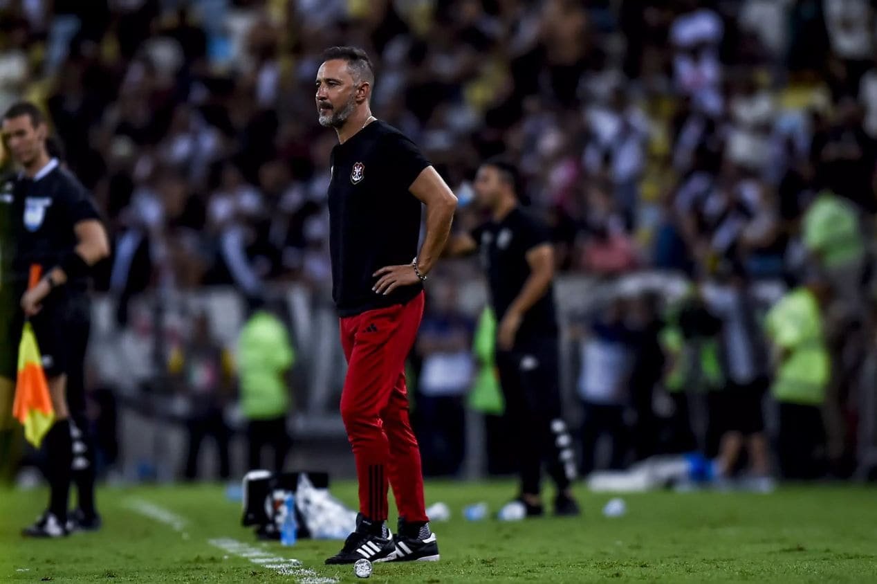 Vítor Pereira é hostilizado por torcedores do Flamengo contra o