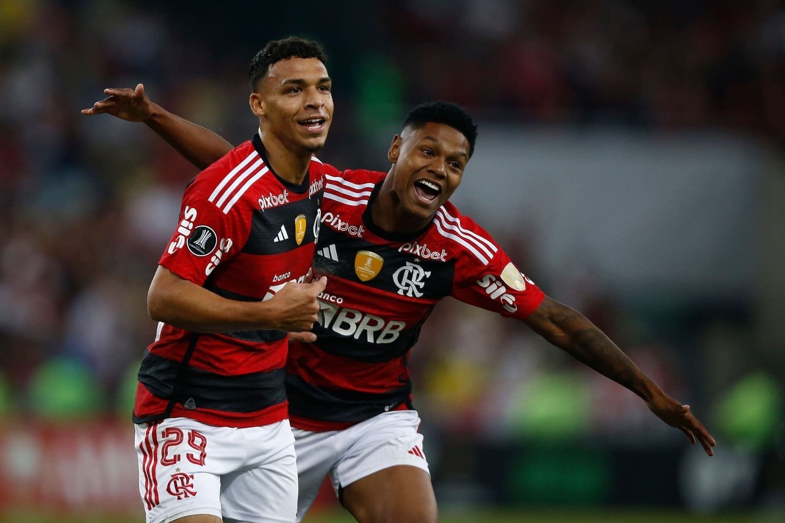 Após Matheus França Flamengo pode receber proposta por Victor Hugo