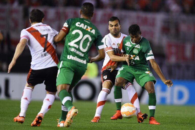 RIVER PLATE FAZ LIÇÃO DE CASA E SEGUE NA BUSCA DO BI