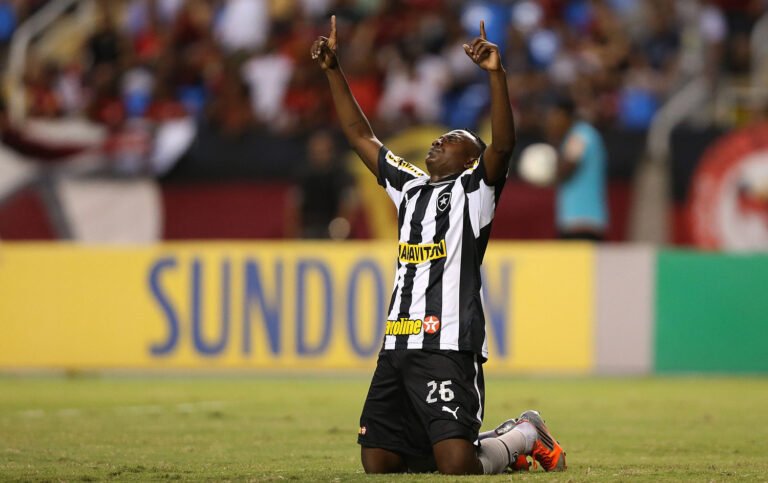 Com show de Sassá, Botafogo goleia o Náutico.
