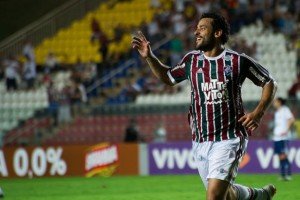 Fred corre para comemorar golaço que marcou na vitória do Fluminense.