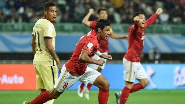 Guangzhou vence no apagar das luzes e se classifica para a semi.