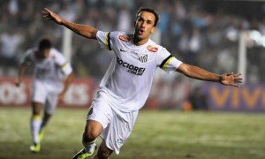 Thiago Ribeiro recebeu sondagens do futebol chinês e ainda pode render um bom dinheiro aos caixas de Santos e Atlético/MG.