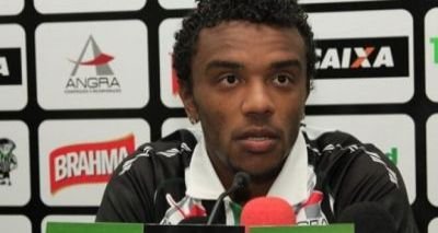 Volante Paulo Roberto, ex-Figueirense está em Salvador para fechar com o Bahia.