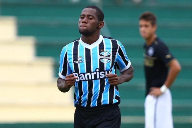 Lateral Tinga tem pré-contrato com o Bahia.
