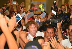 ES Sao Paulo, SP 12/01/2016 - DESEMBARQUE DA NOVA CONTRATACAO DO SAO PAULO DIEGO LUGANO . Aeroporto de Guarulhos. Foto Nelson Coelho/Diario SP