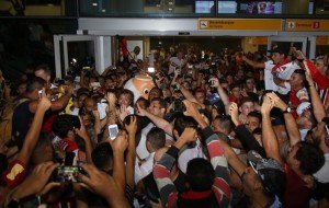 Lugano é recepcionado com muita festa no Aeroporto
