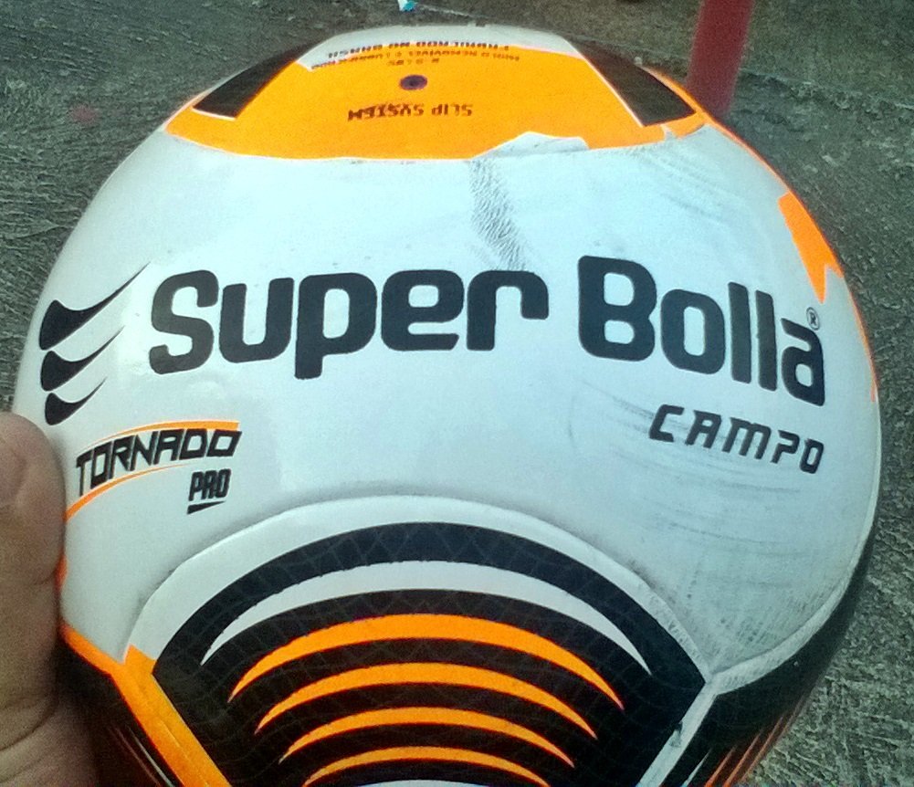 Bola do Campeonato Cearense é criticada por jogadores