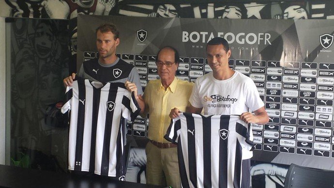 Botafogo apresenta hoje dois novos reforços.