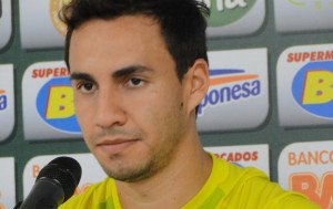 Robertinho - lateral direito