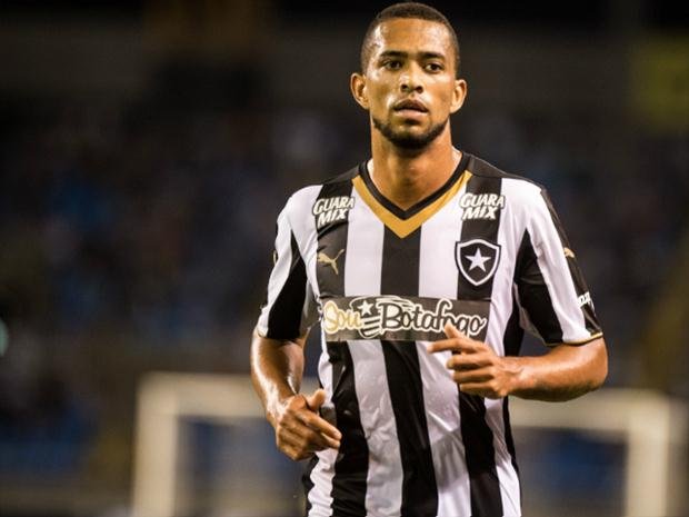 Voltou! Luis Ricardo acerta com o Botafogo e está de volta ao clube.