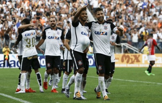 Corinthians vence o Majestoso com falha incrível de Lucão