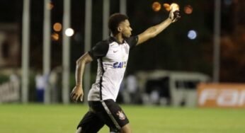 André salva o Corinthians com golaço no finalzinho da partida