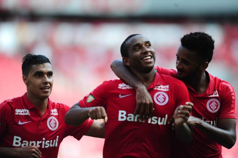 DESENCANTOU: em jogão de bola, Anderson e Celeiro de Ases comandam a goleada colorada!