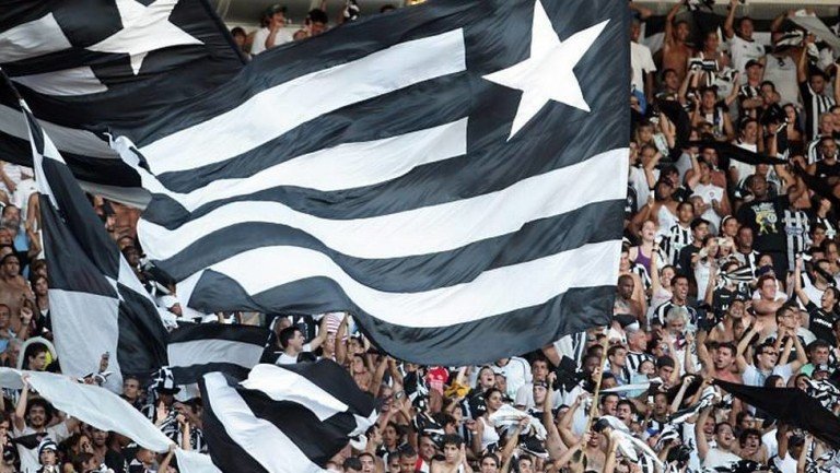 Torcedores do Botafogo protestam no CT do clube