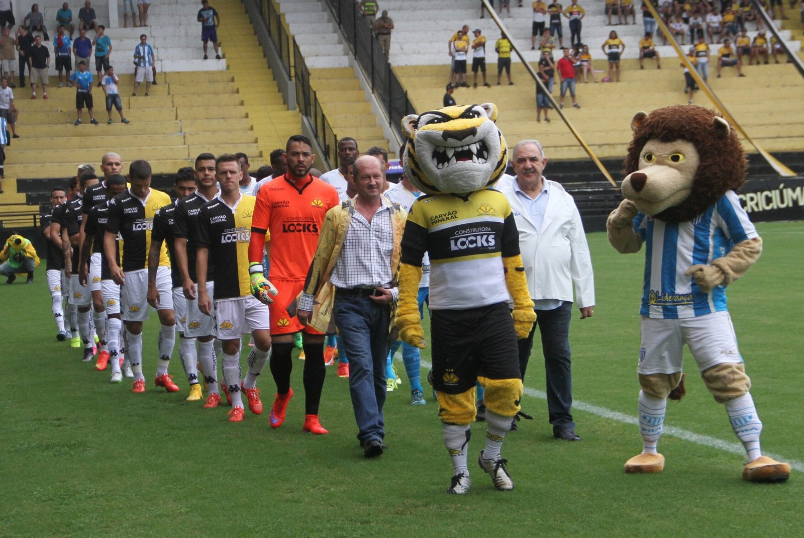 Vitória no clássico