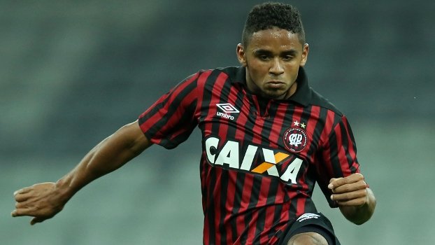 Furacão vence novamente e segue 100% em 2016