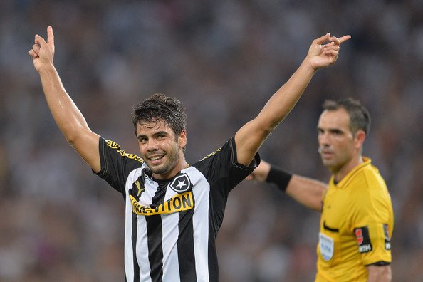 Empréstimos podem ser a solução para a chegada de reforços no Botafogo.
