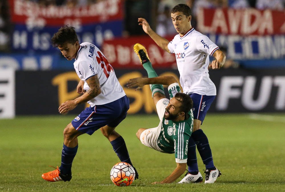 Apático e vergonhoso, 1 x 0 no Uruguai para acordar ou sucumbir