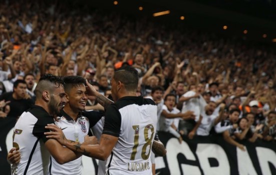 Corinthians apresenta um ótimo futebol e vence o Cerro na Arena