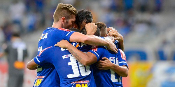 CRUZEIRO VENCE O UBERLÂNDIA E REASSUME A LIDERANÇA.