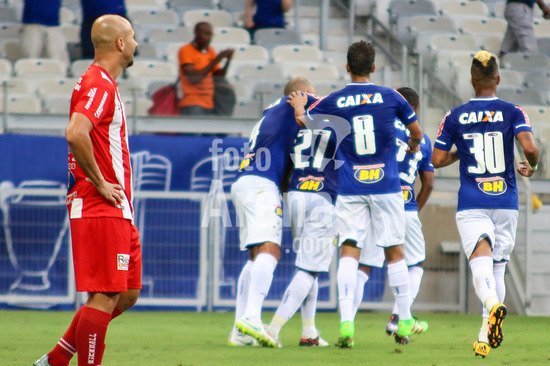 CRUZEIRO VENCE O VILLA DE VIRADA NO MINEIRÃO.