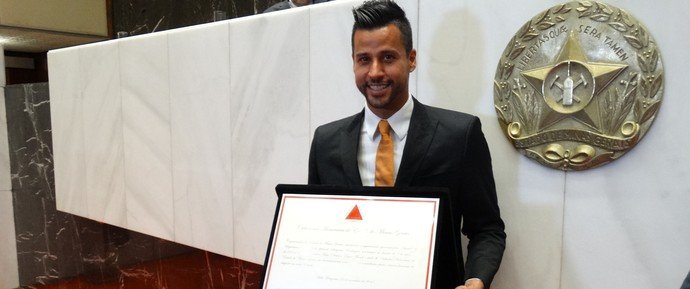 Goleiro Fábio recebe título de cidadão mineiro