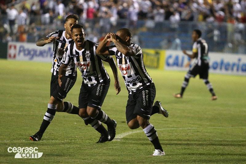 Rafael Costa marca o empate