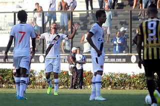 Vasco joga mal, empata com o Volta Redonda e perde a liderança do carioca!