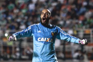 SP - BRASILEIRÃO/PALMEIRAS X SPORT - ESPORTES - O goleiro Danilo, do Sport, comemora gol durante a partida contra o Palmeiras e na partida válida pela 32ª rodada do Campeonato Brasileiro no estádio do Pacaembu, zona oeste da capital. 24/10/2015 - Foto: ALE FRATA/CÓDIGO19/ESTADÃO CONTEÚDO