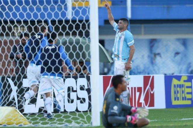 Com golaço de Tatá, Avaí vence Sampaio Corrêa por 2 a 0