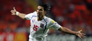 2476652_sport-fotbal-reprezentace-cesko-nizozemsko-milan-baros-euro-2004