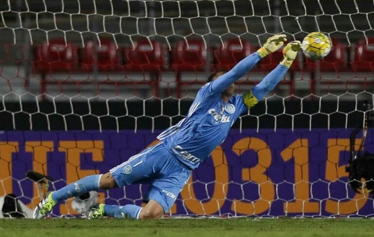 Com erros imperdoáveis, Palmeiras continua no tabu de 14 anos.