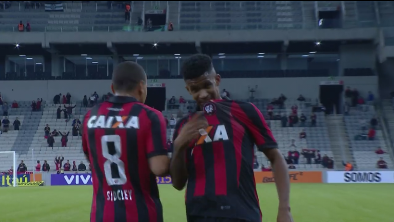 Ewandro brilha e Furacão vence a primeira no Brasileirão