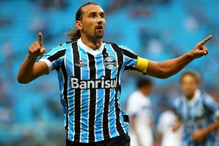 Botafogo reabre negociação com o argentino Hernán Barcos