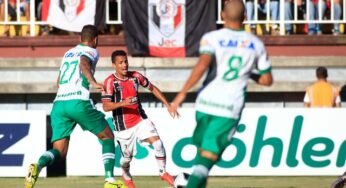 Chapecoense marca no fim e larga na frente