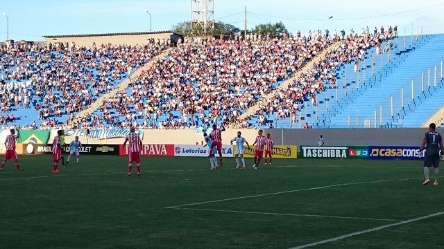 COM O PÉ ESQUERDO, Londrina estreia com derrota na série B.