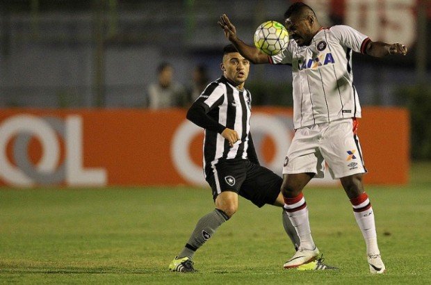 Atlético perde e segue sem vencer no Brasileirão