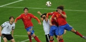 puyol-sobe-mais-alto-que-a-defesa-alema-para-abrir-o-placar-1278533317924_615x300