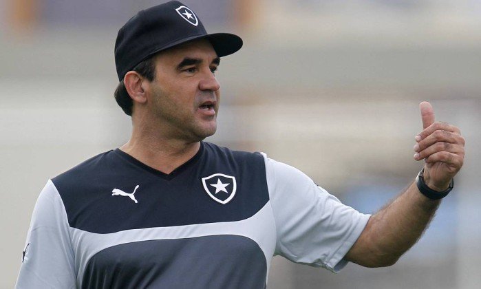 Ricardo Gomes fica no Botafogo