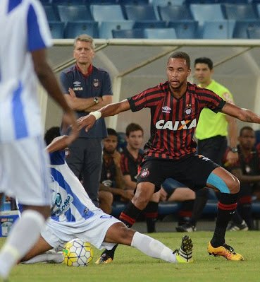 Furacão cede empate nos minutos finais