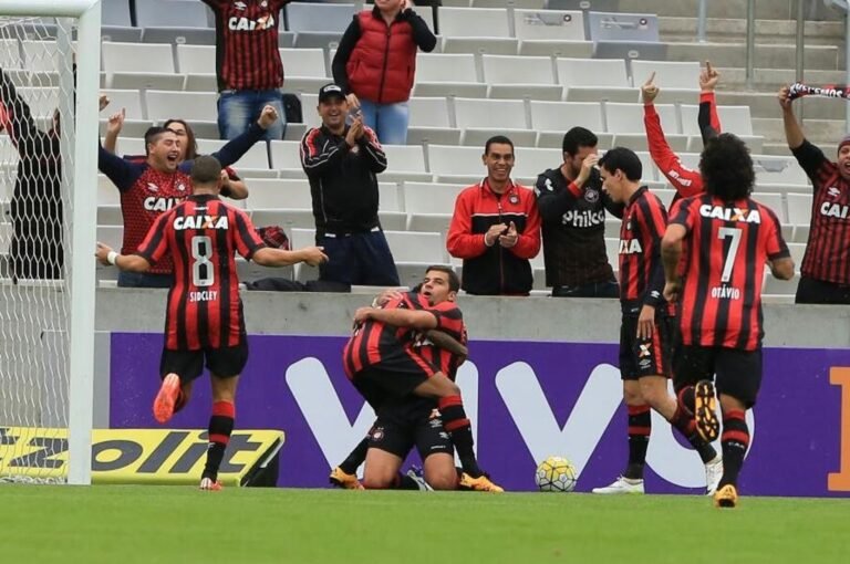 Em jogo pra lá de polêmico Furacão empata com o Galo em casa