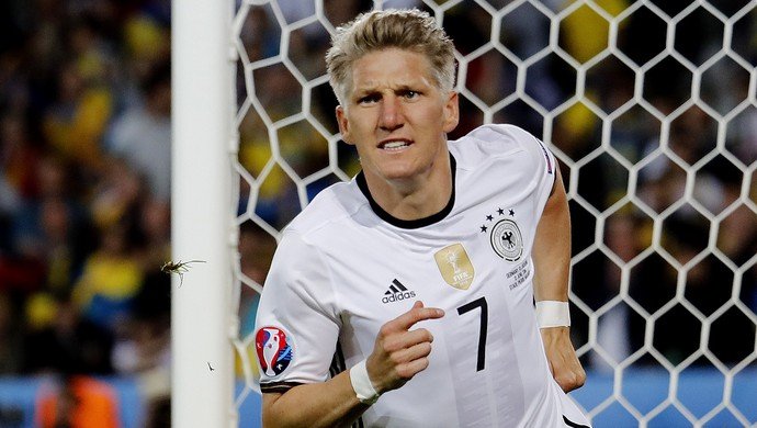 Schweinsteiger brilha e a Alemanha garante primeira vitória na Euro 2016