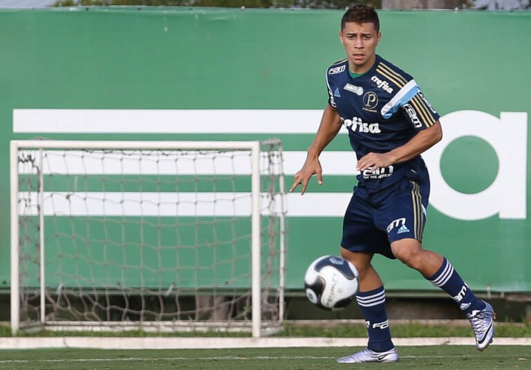 Sem espaço no Palmeiras, João Pedro pode estar de saída para o futebol espanhol